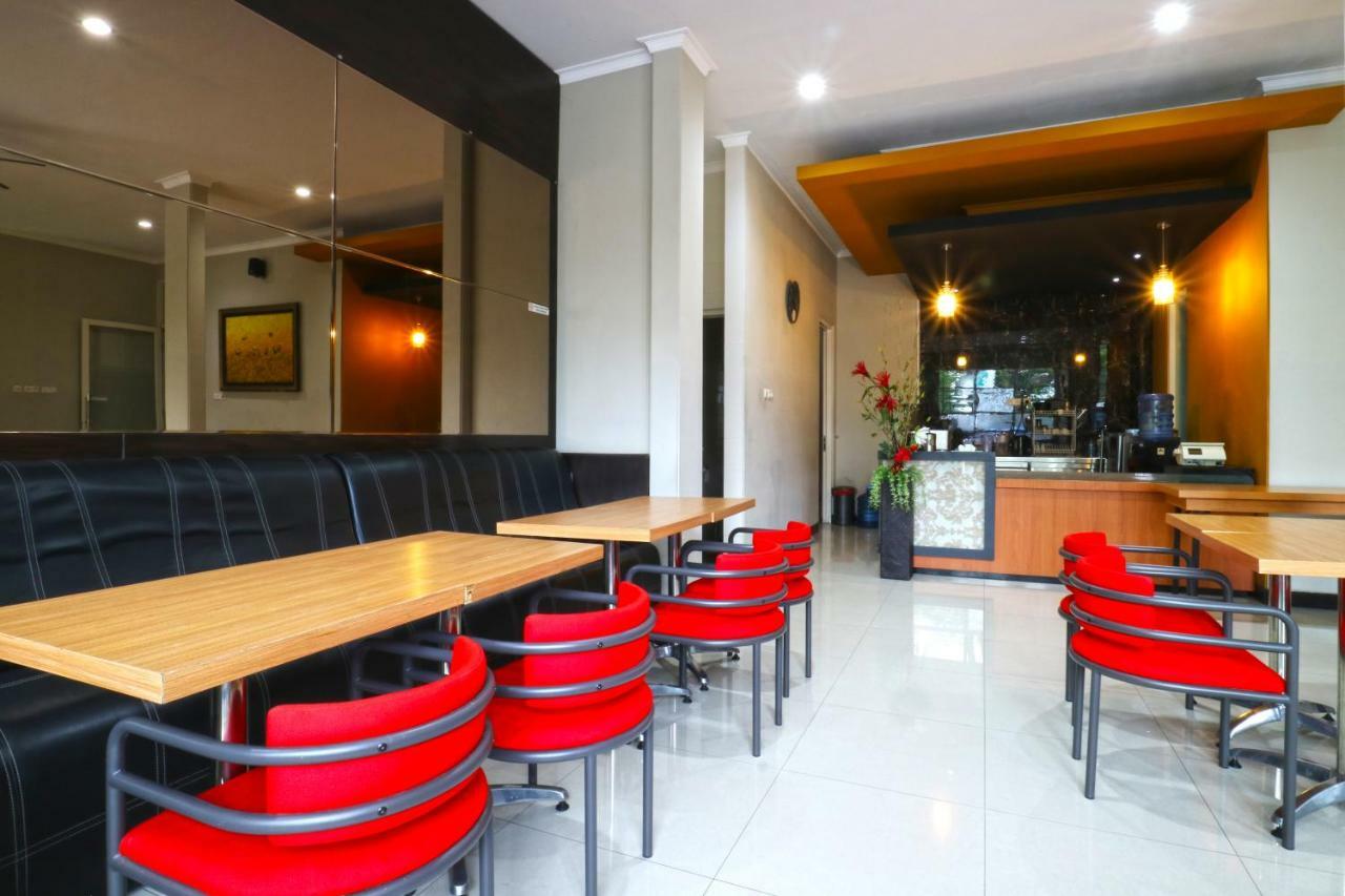 Chiaro Hotel Syariah Сидоарджо Экстерьер фото