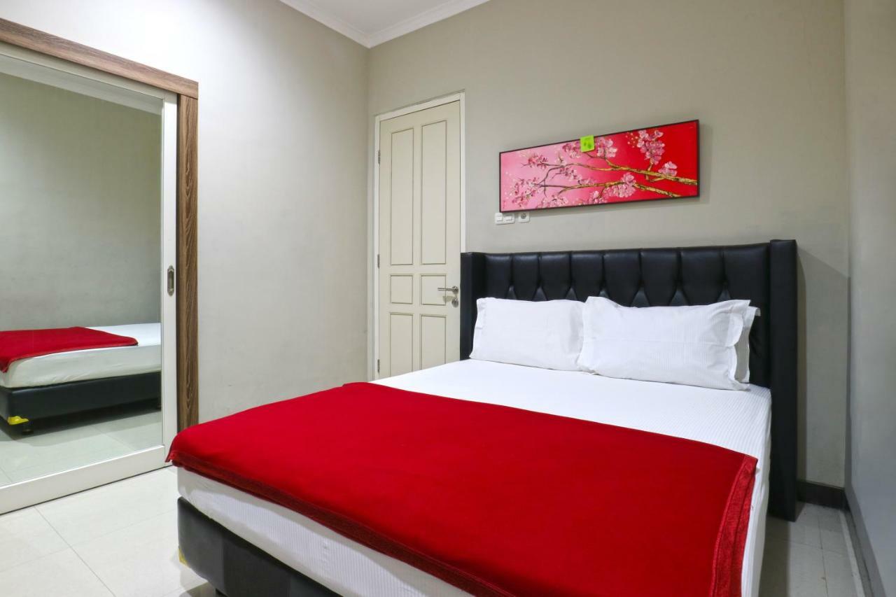 Chiaro Hotel Syariah Сидоарджо Экстерьер фото