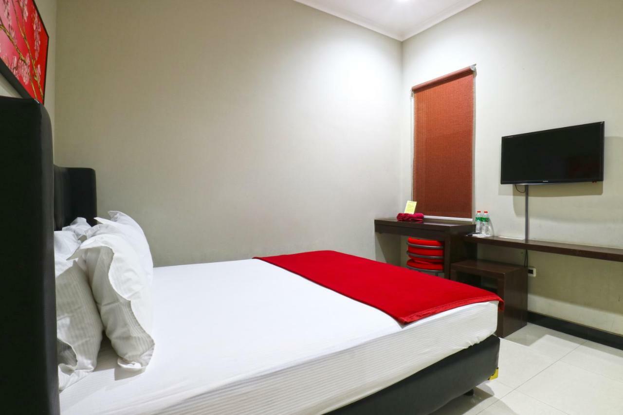 Chiaro Hotel Syariah Сидоарджо Экстерьер фото