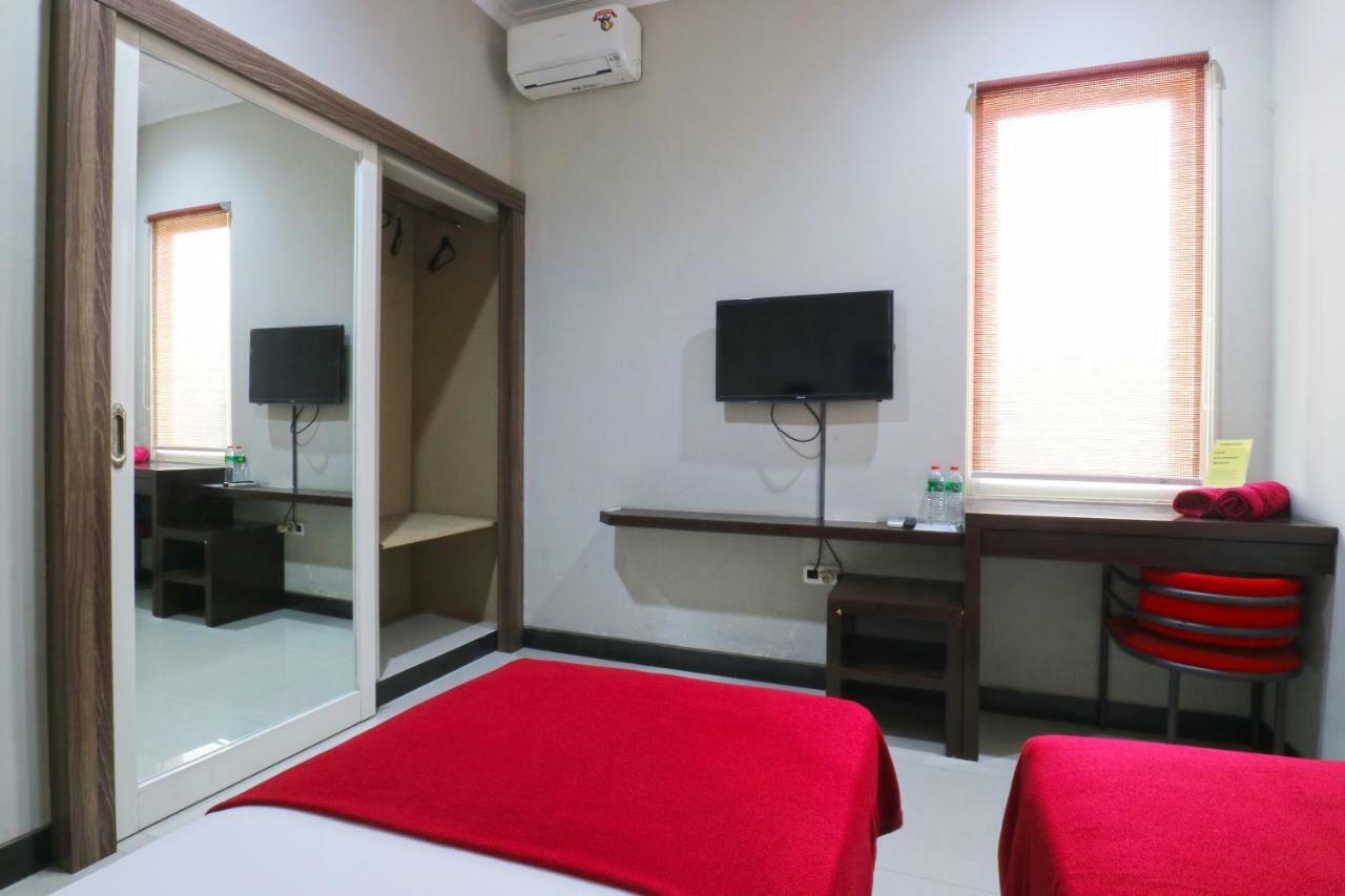 Chiaro Hotel Syariah Сидоарджо Экстерьер фото