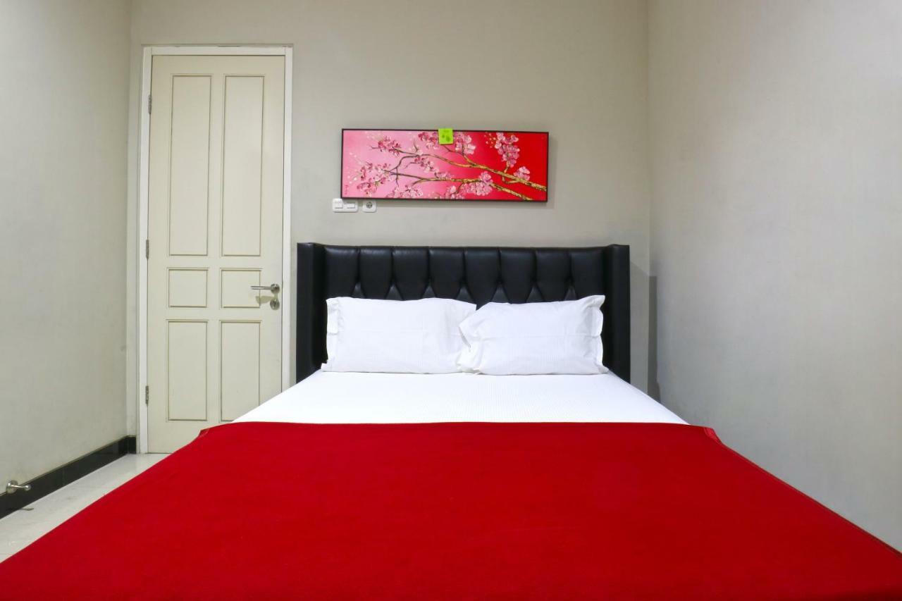 Chiaro Hotel Syariah Сидоарджо Экстерьер фото