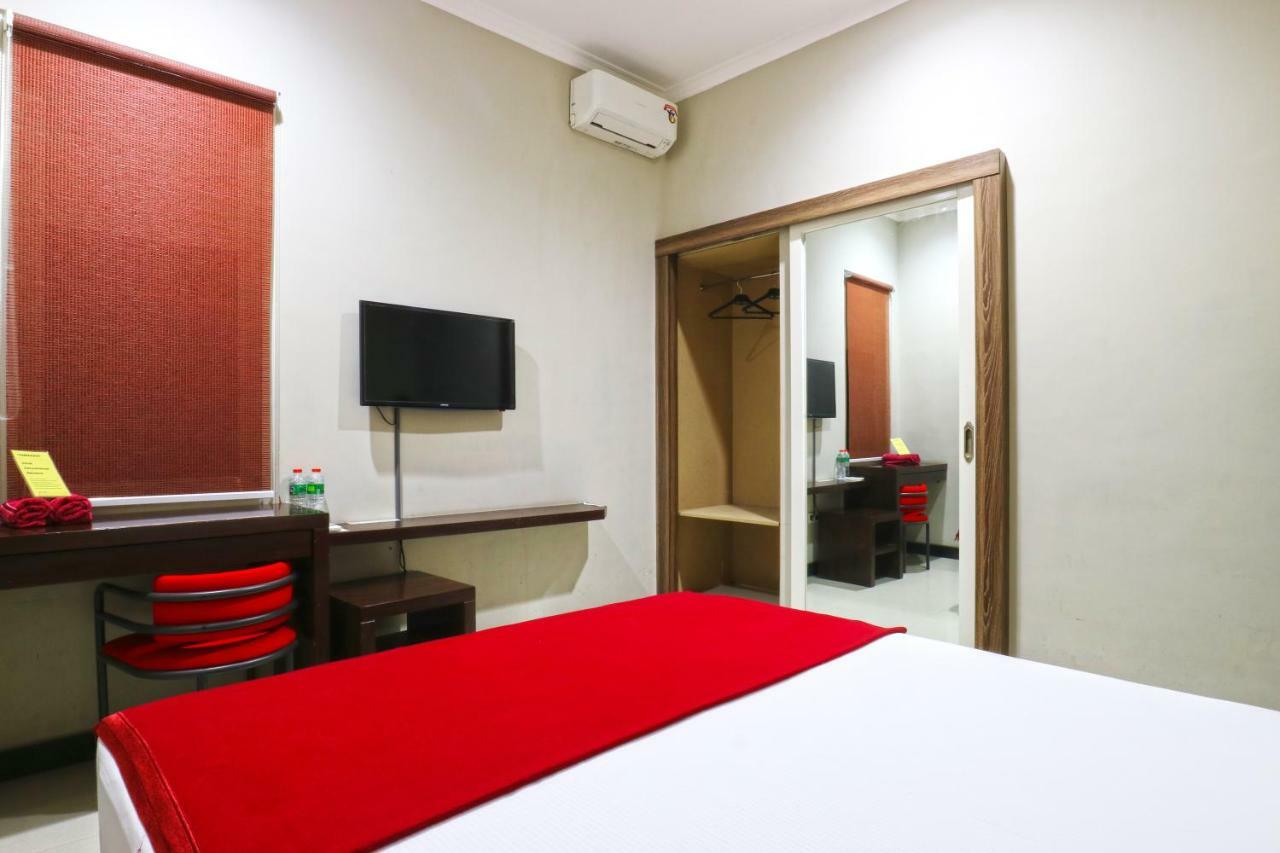 Chiaro Hotel Syariah Сидоарджо Экстерьер фото