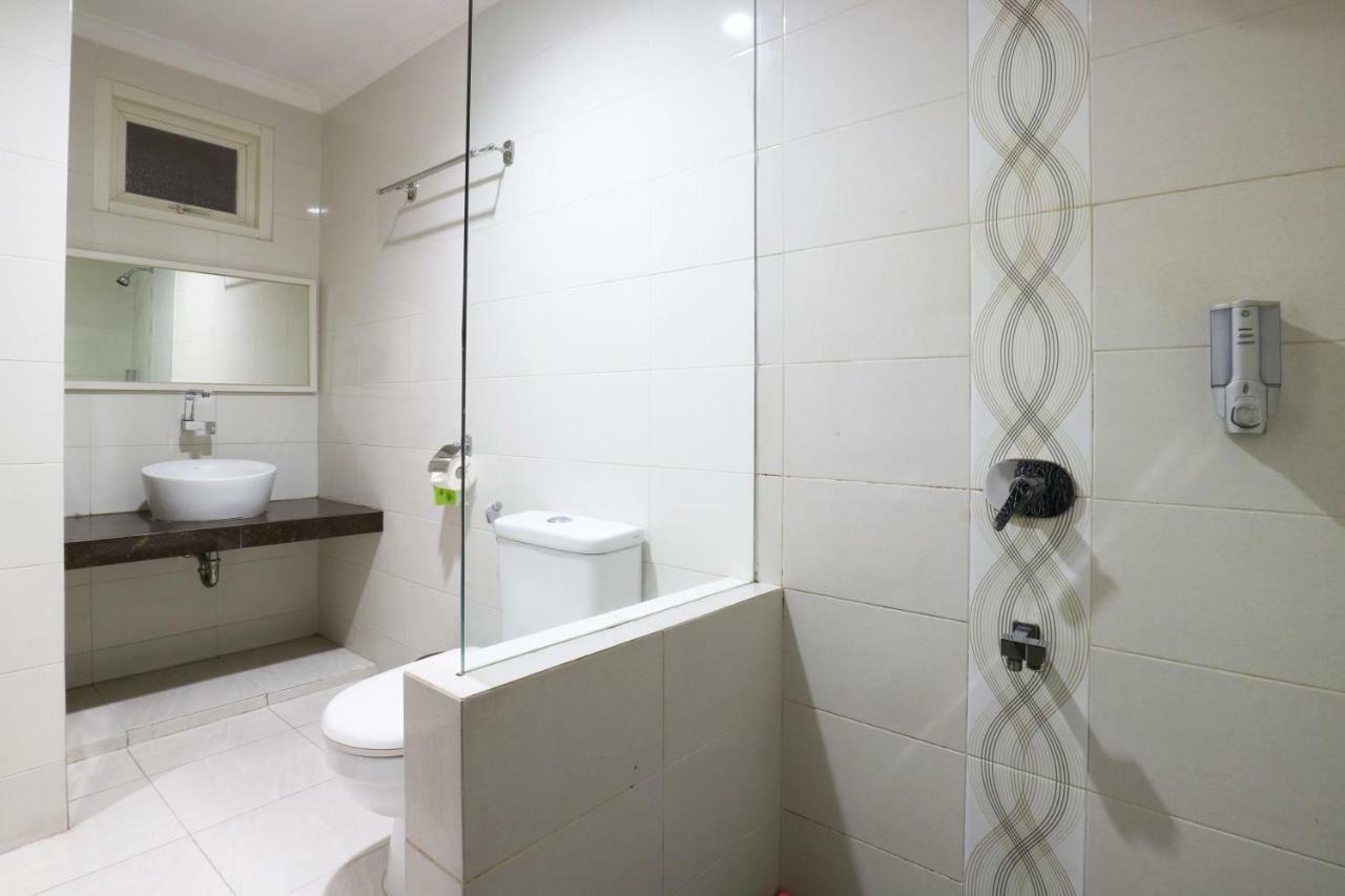 Chiaro Hotel Syariah Сидоарджо Экстерьер фото