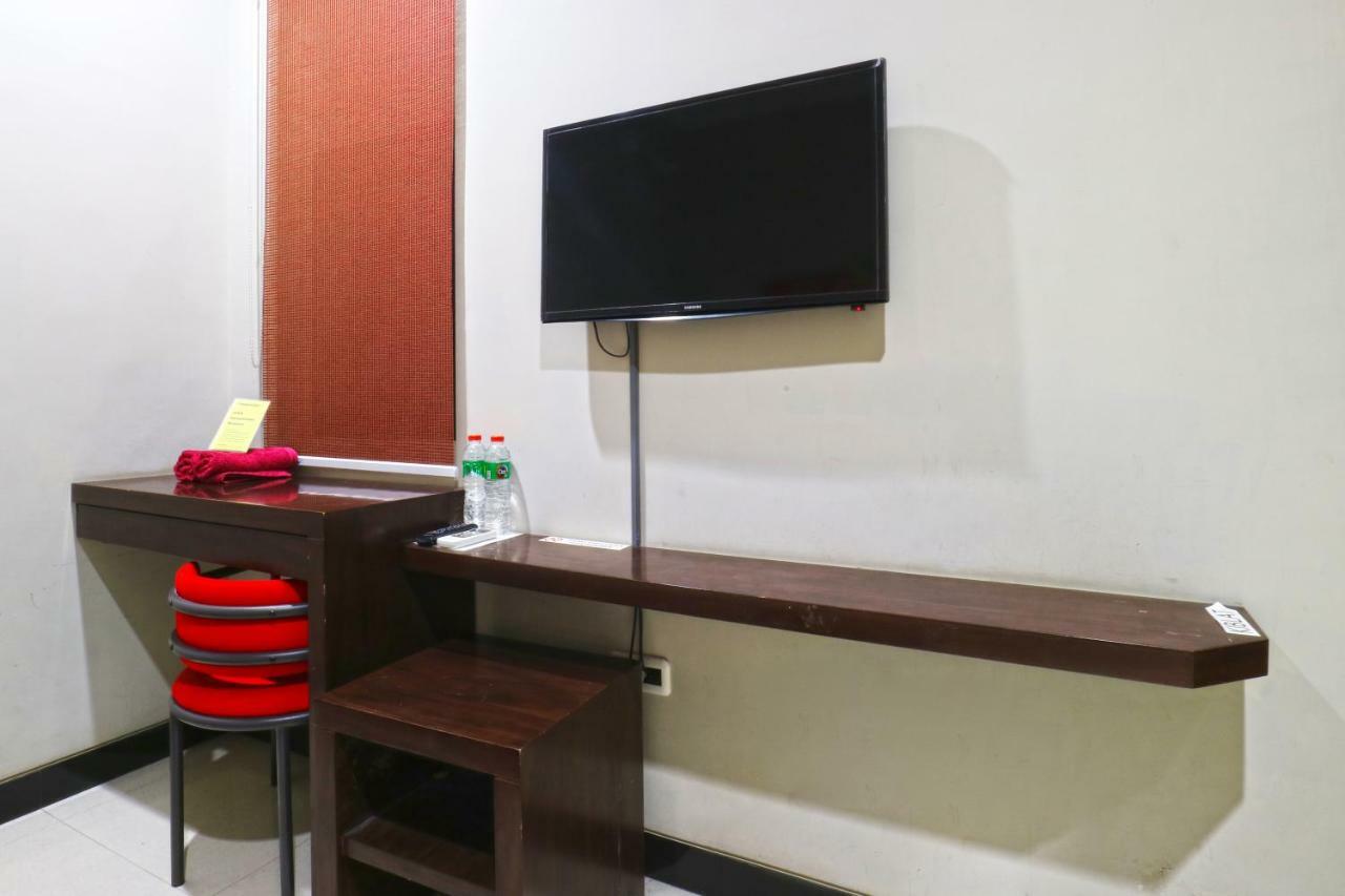 Chiaro Hotel Syariah Сидоарджо Экстерьер фото